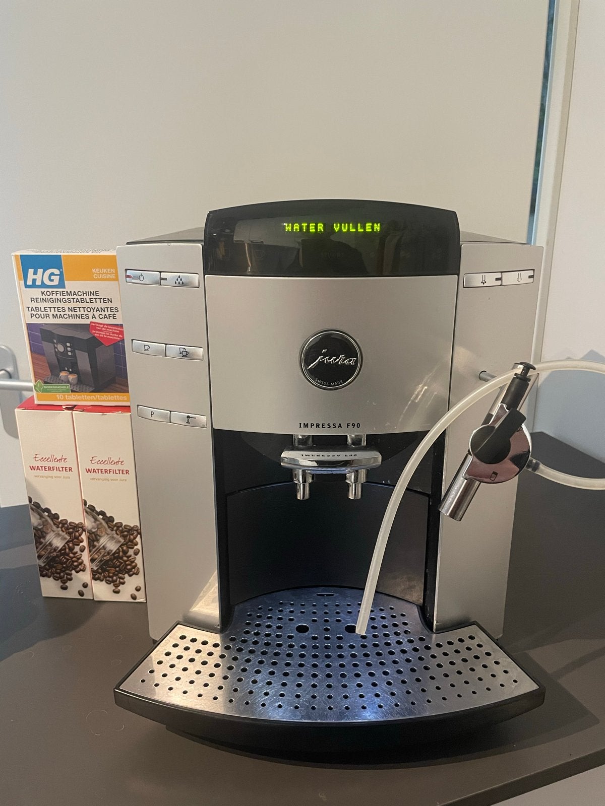 Jura Impressa F90 Koffiemachine met accessoires, Witgoed en Apparatuur, Ophalen, Afneembaar waterreservoir, Gebruikt, 10 kopjes of meer