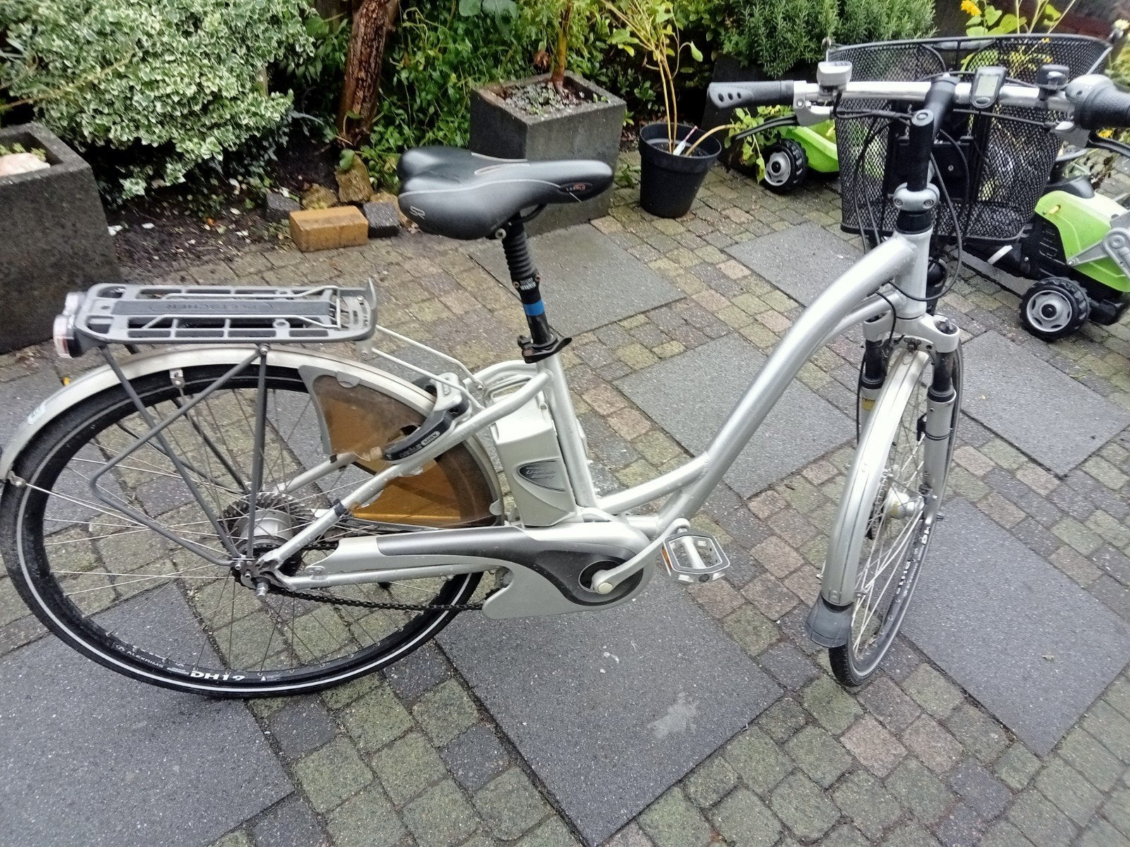 Vlieger elektrische damesfiets met mand, Fietsen en Brommers, Ophalen of Verzenden, Gebruikt, Overige merken