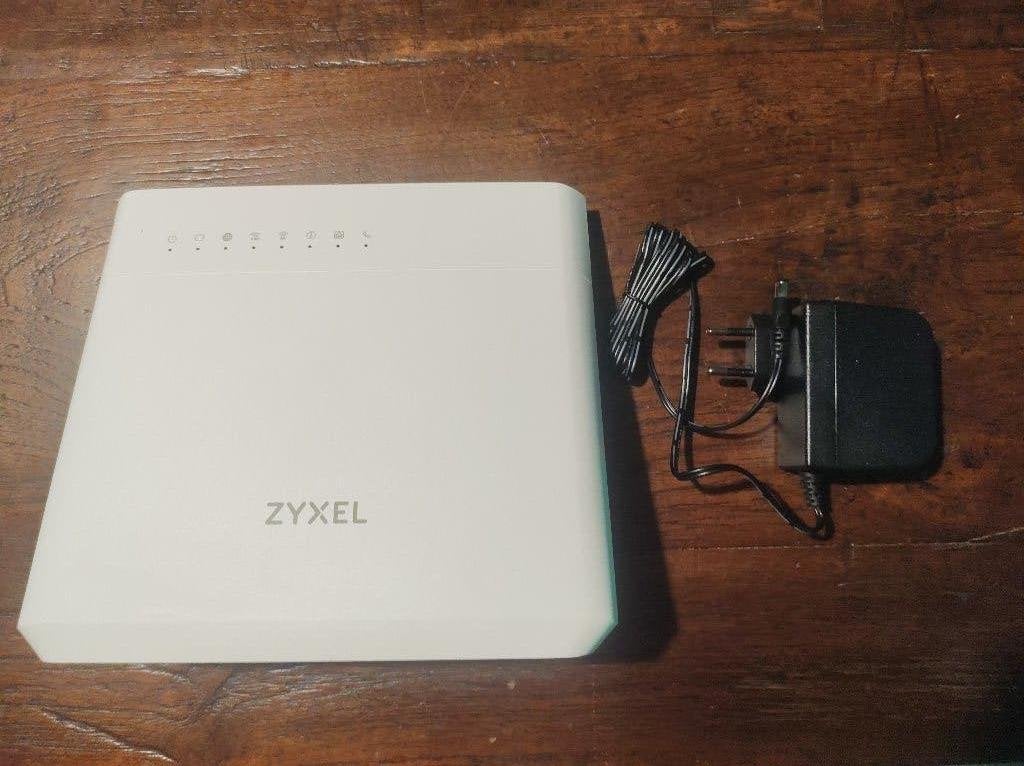 Zyxel VMG8825-T50 router, Ophalen of Verzenden, Zo goed als nieuw, Router met modem, ZYXEL