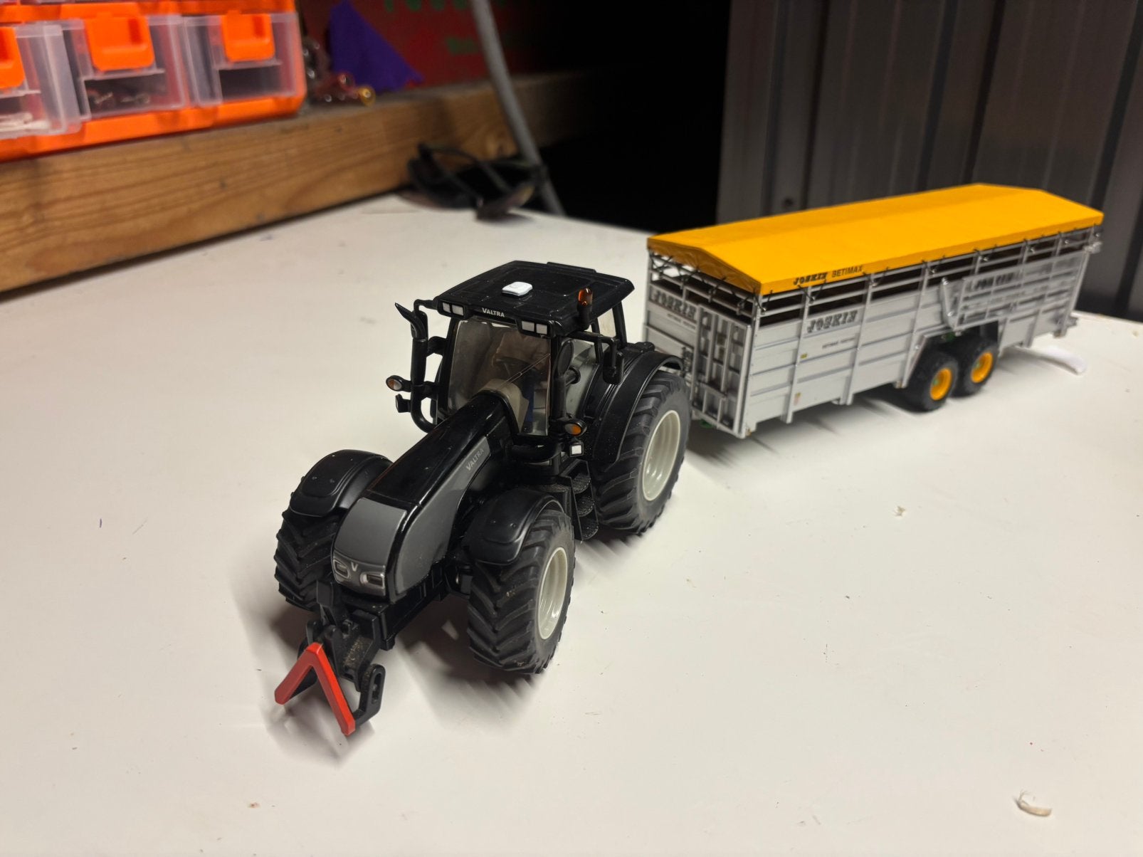 Valtra t191 met joskin veewagen, Ophalen of Verzenden, Zo goed als nieuw, Tractor of Landbouw, SIKU