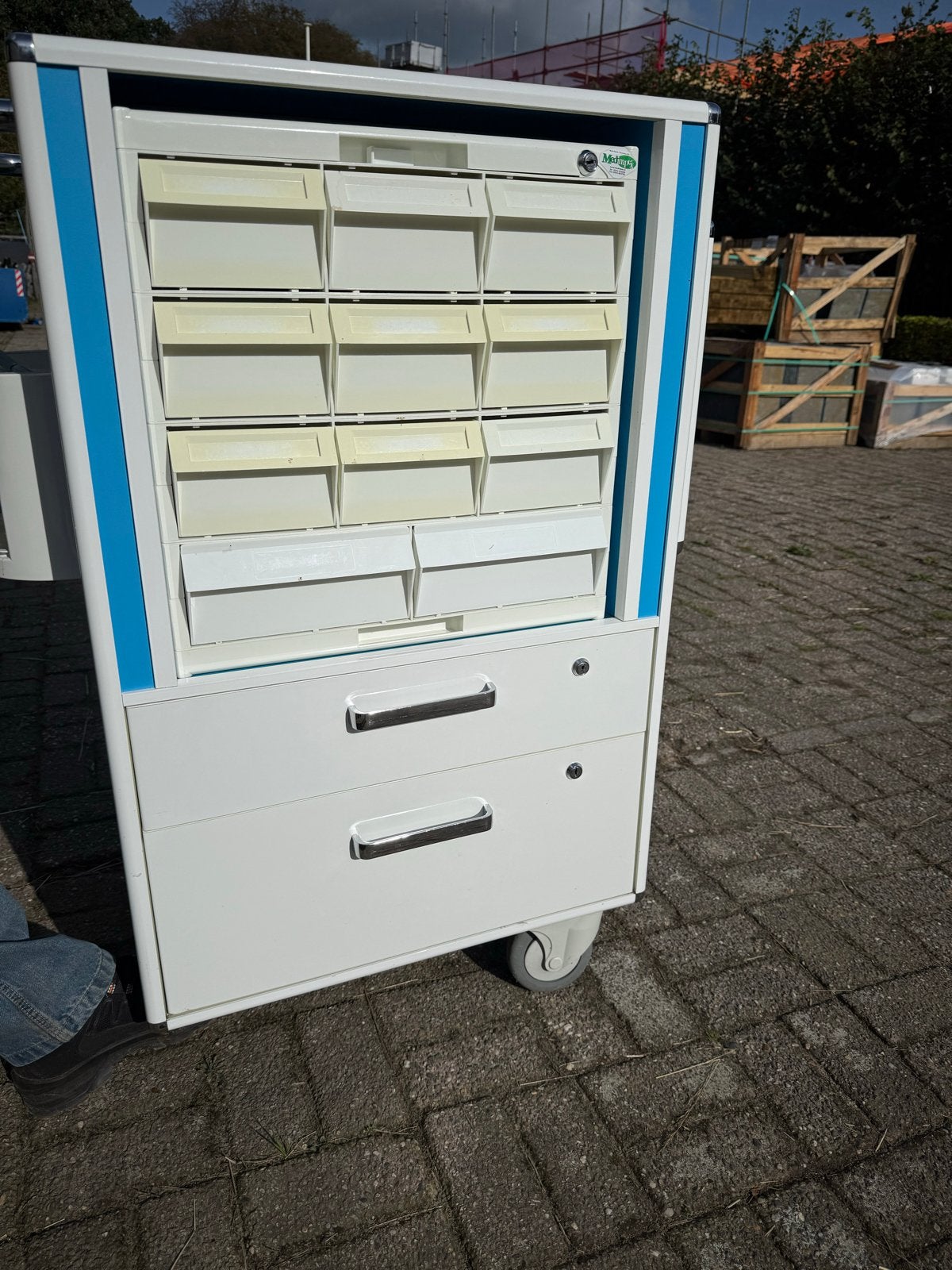 Medicijnkast op wielen met sleutels, Archief en Opbergen, Ophalen, Gebruikt, Kast