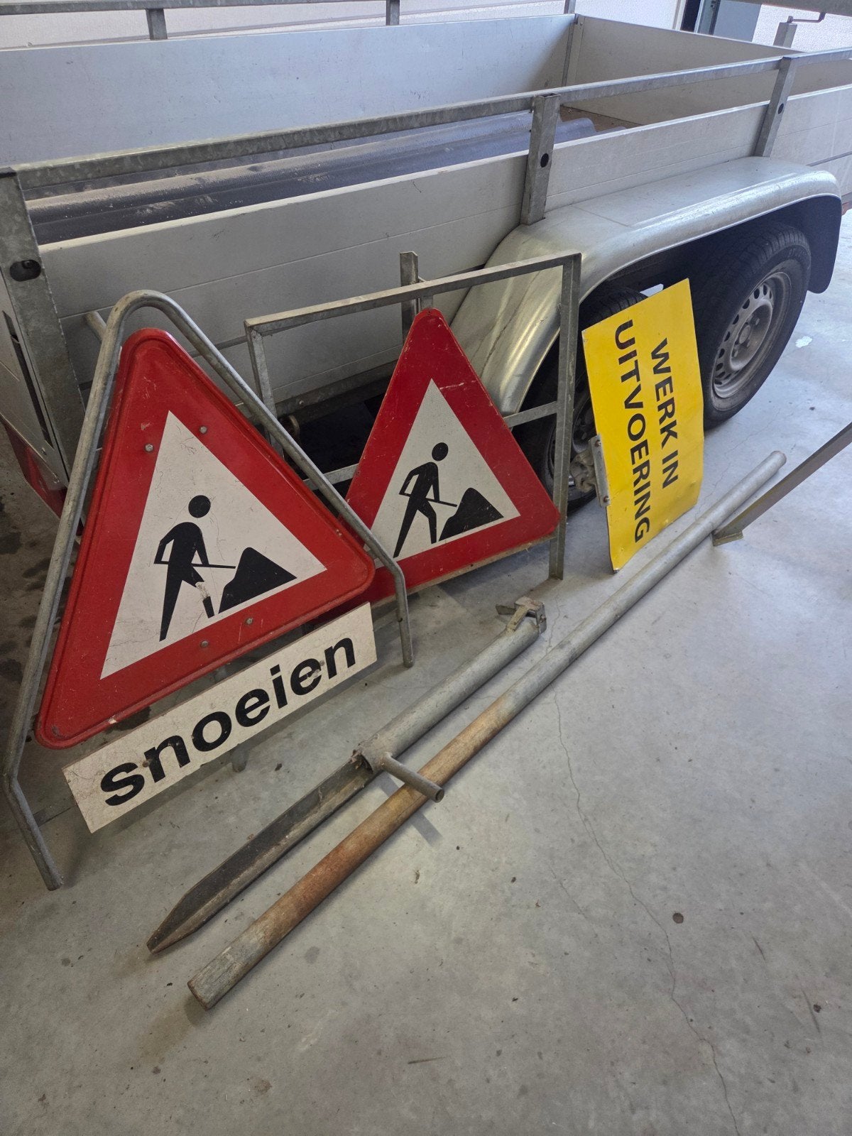 Veilig werken langs de weg, bebording, Ophalen