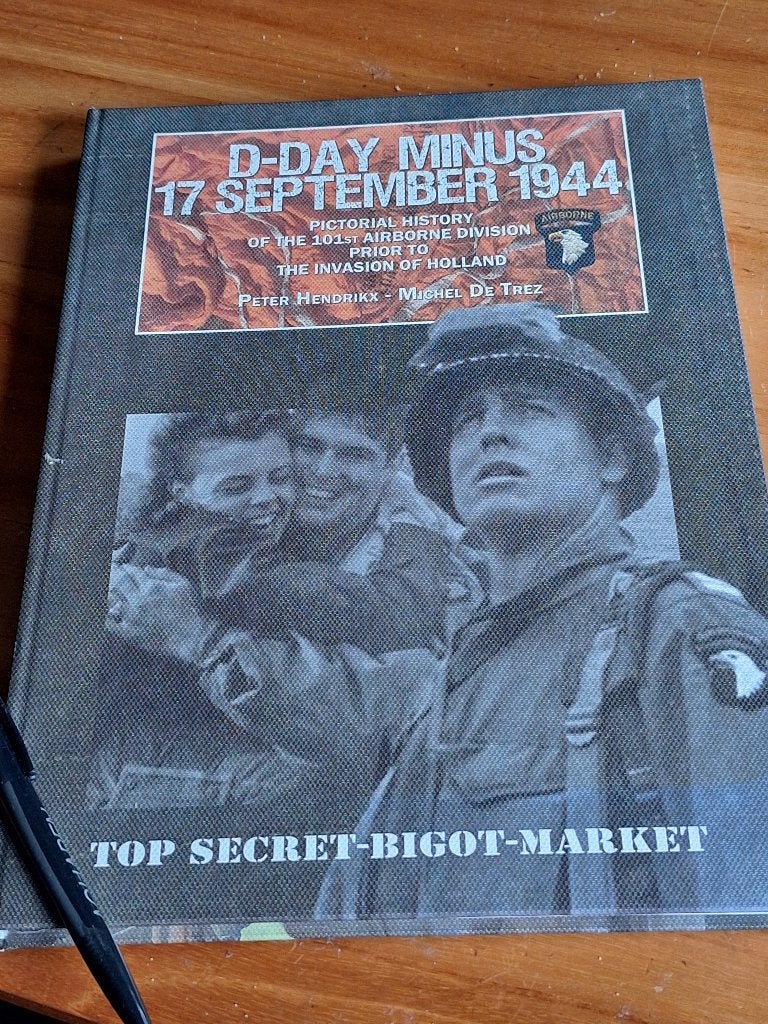 D-DAY MINUS 17 SEPT 1944 Pictorial History Of The 101st, Ophalen of Verzenden, Tweede Wereldoorlog, Zo goed als nieuw, Overige onderwerpen