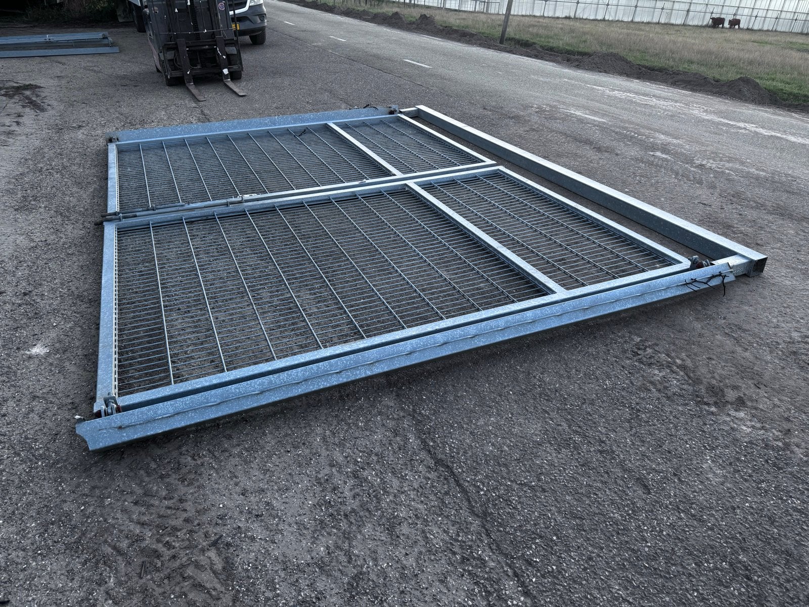 Dubbelstaafmat hekwerk dubbele poort gegalvaniseerd, Tuin en Terras, Ophalen, Met poort, Dubbelstaafmat hekwerk, Zo goed als nieuw