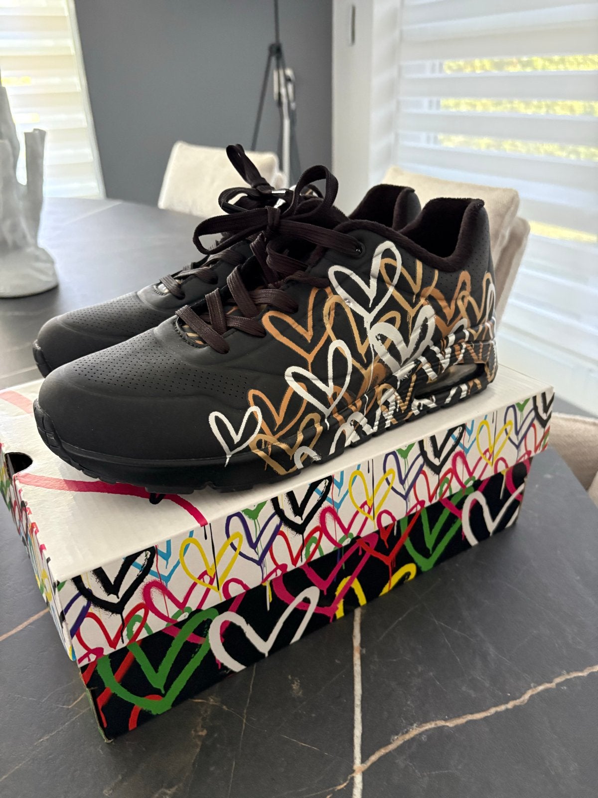 Skechers sneakers zwart met zilver/gouden hartjes, maat 42, Ophalen of Verzenden, Nieuw, Zwart, Sneakers of Gympen