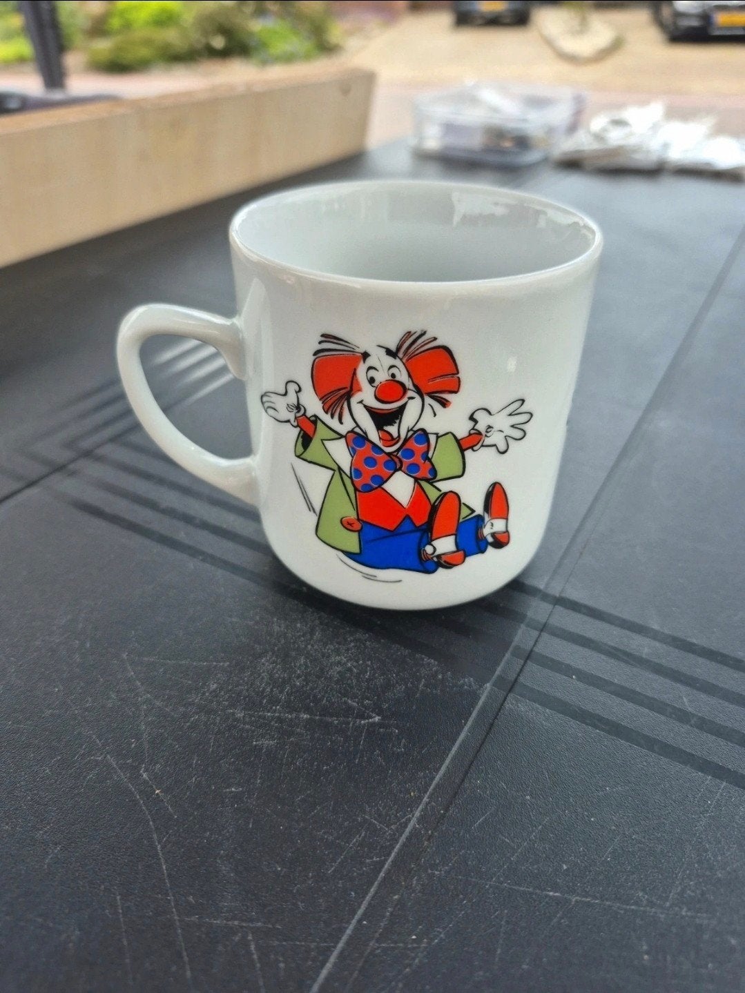 Leuke vintage mok met clown afbeelding, Huis en Inrichting, Keuken | Servies, Ophalen of Verzenden
