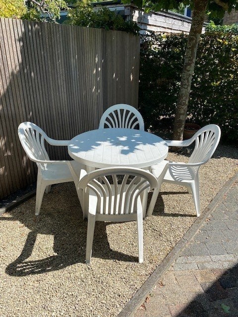 Hartman tuintafel en 4 tuinstoelen wit, Ophalen, Gebruikt, Kunststof, Stapelbaar