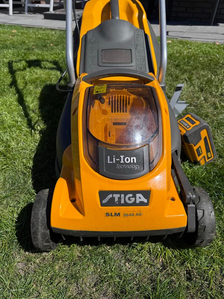 Stiga Accu Grasmaaier & Grastrimmer Set + Accu, Ophalen, Cirkelmaaier, Gebruikt, Accu-grasmaaier