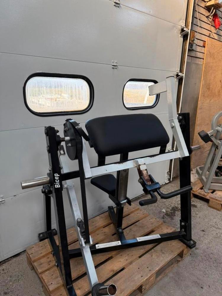 Jack Sports Bicep curl / Plate Loaded / biceps machine, Sport en Fitness, Ophalen, Benen, Gebruikt, -