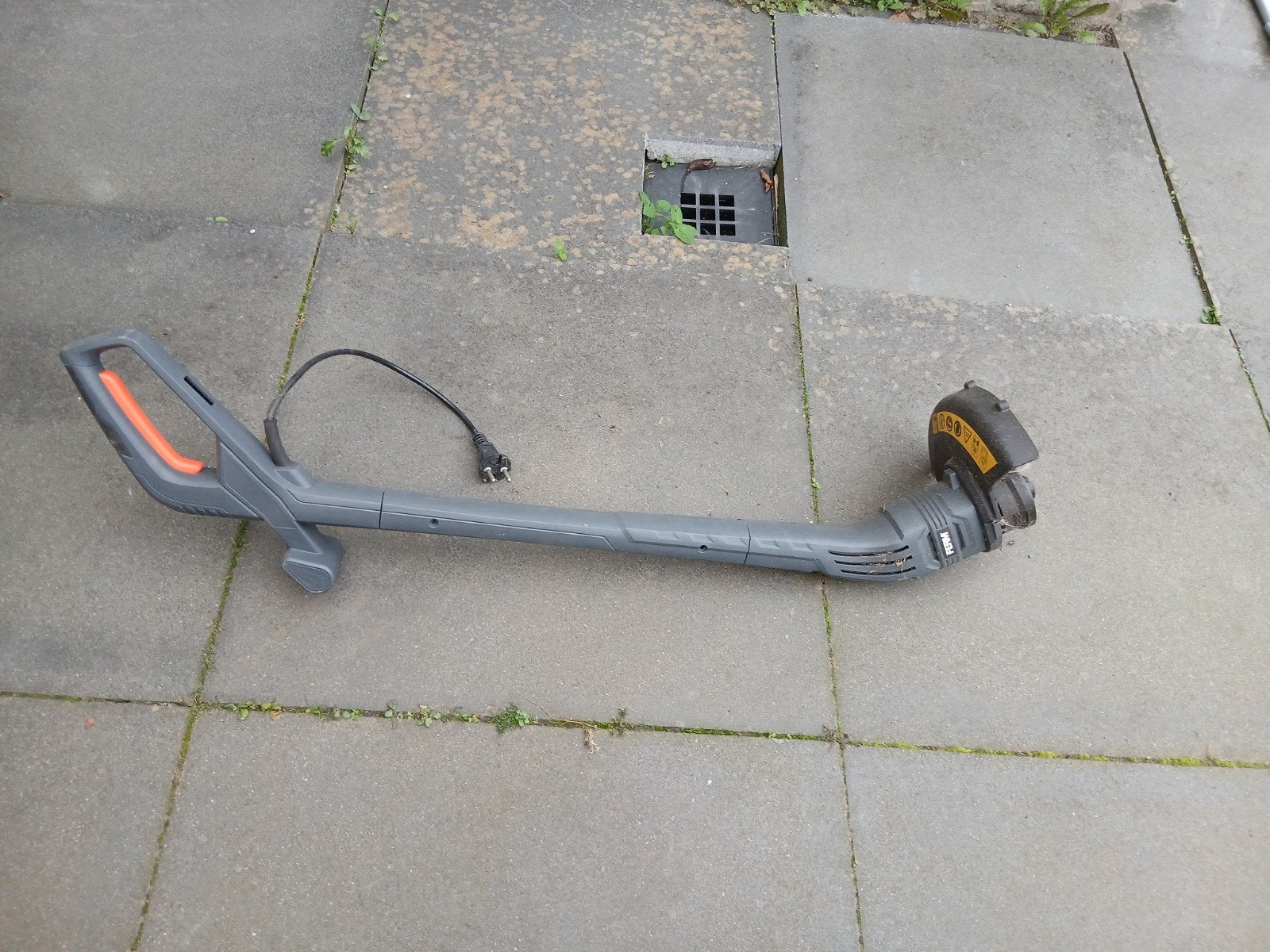 Elektrische grastrimmer - FERM, Gebruikt, FERM, Ophalen of Verzenden, 30 tot 50 cm