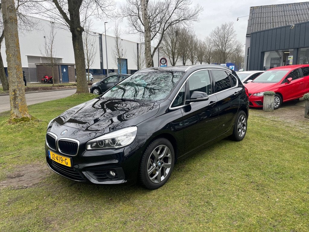 BMW 2-serie Active Tourer 216i Centennial High Executive * a, Auto's, BMW, Voorwielaandrijving, Stof, Gebruikt, Zwart