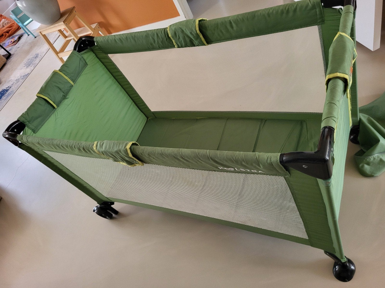 Handig campingbedje met matras, Kinderen en Baby's, Ophalen, Gebruikt, Reisbedje