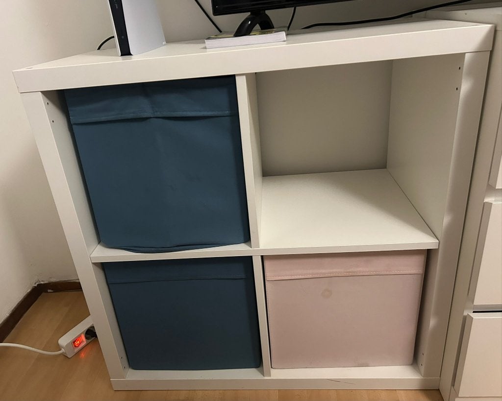 IKEA Kallax 4 vakken + boxen, kledingrek, hangers, trolley, Ophalen, 50 tot 100 cm, Zo goed als nieuw, Minder dan 100 cm