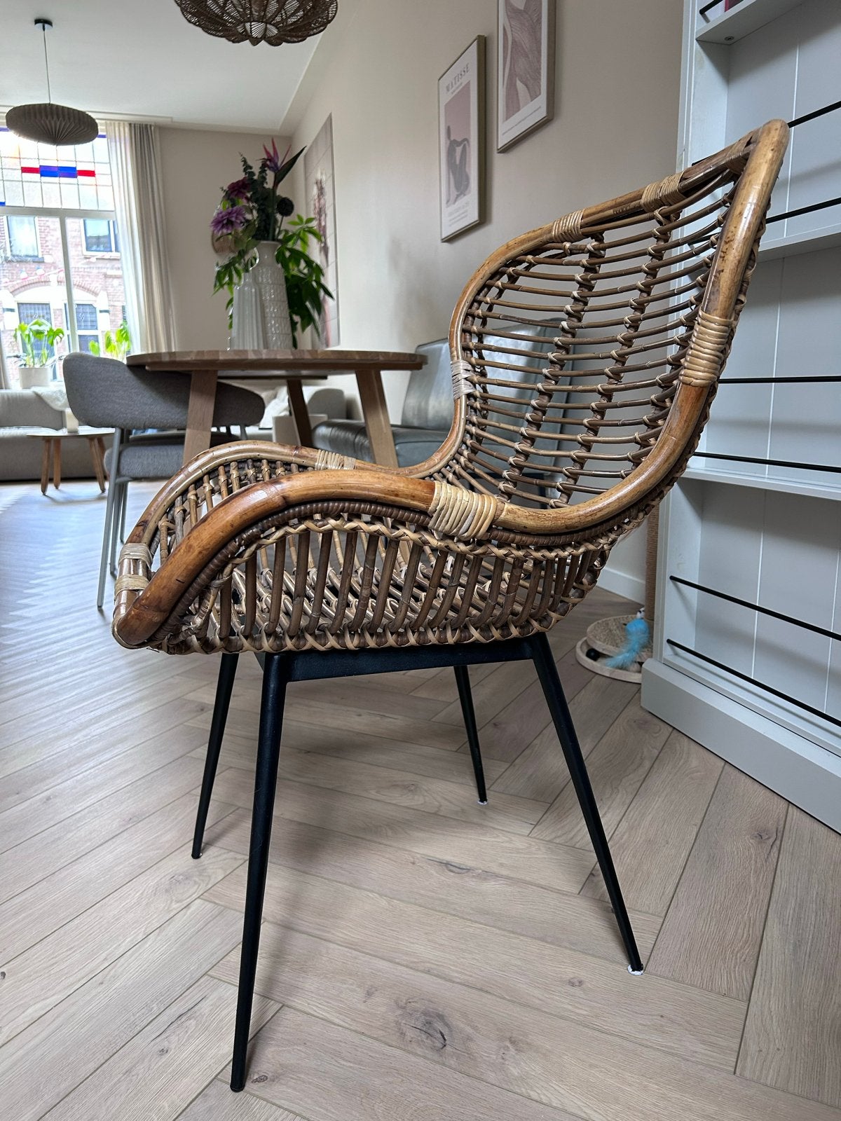 Rotan stoel met metalen poten, Ophalen, Bruin, Riet of Rotan, Zo goed als nieuw