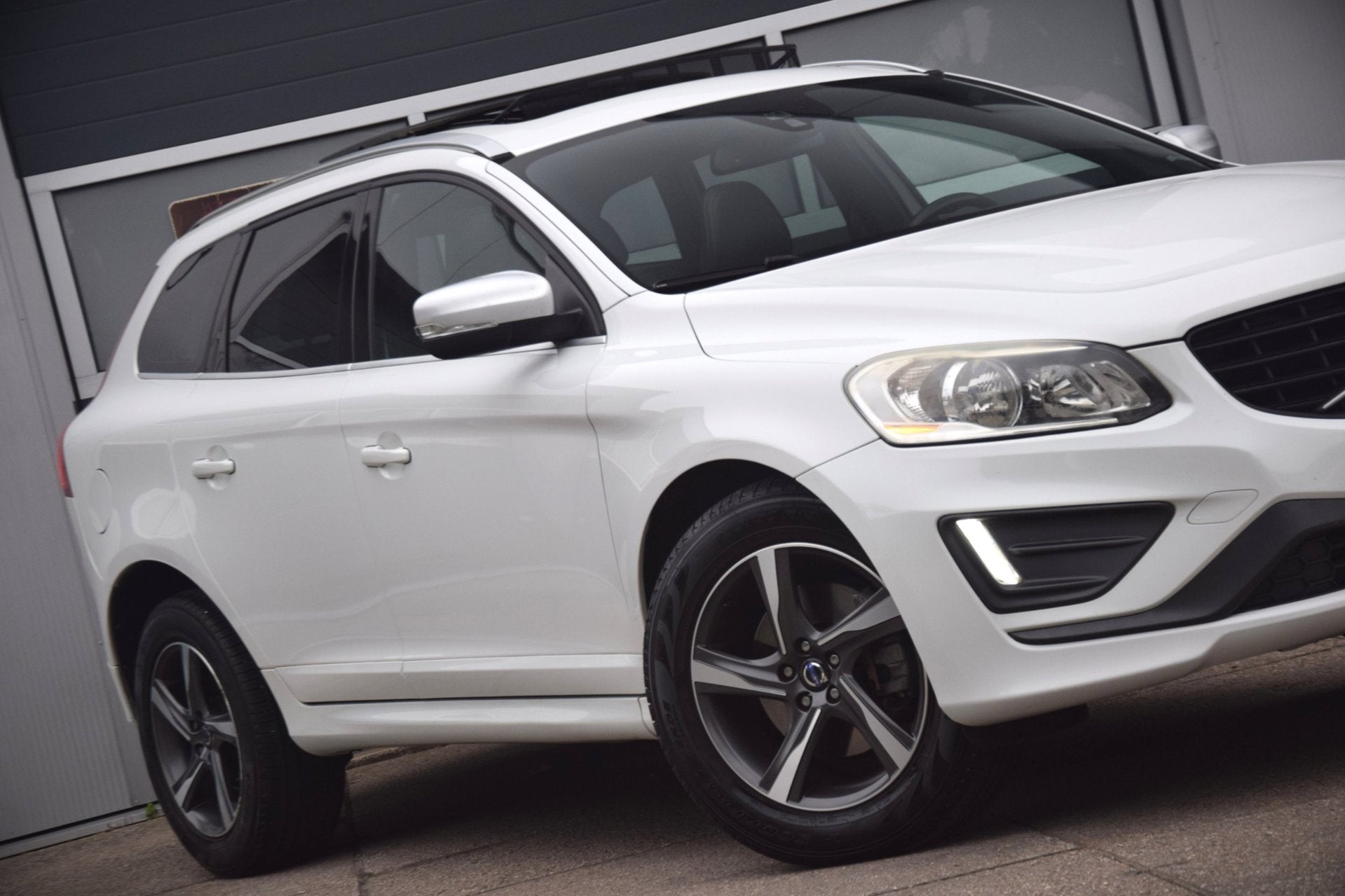 Volvo XC60 2.0 T5 FWD R-Design TREKHAAK/PANORAMADAK/VERWARMD, Auto's, Volvo, 15 km/l, Gebruikt, 4 cilinders, 1969 cc