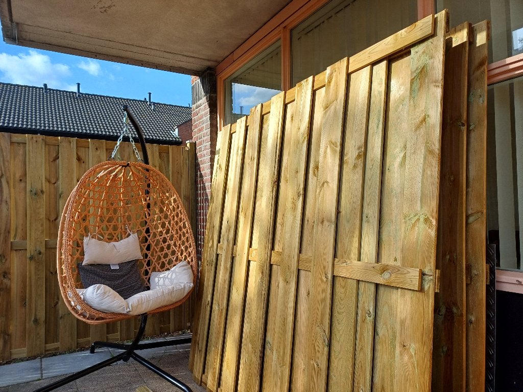 : 8 Elephant Bristol schuttingen 180x180 + 6 grenen palen, Ophalen, 1 tot 2 meter, Minder dan 3 meter, Nieuw