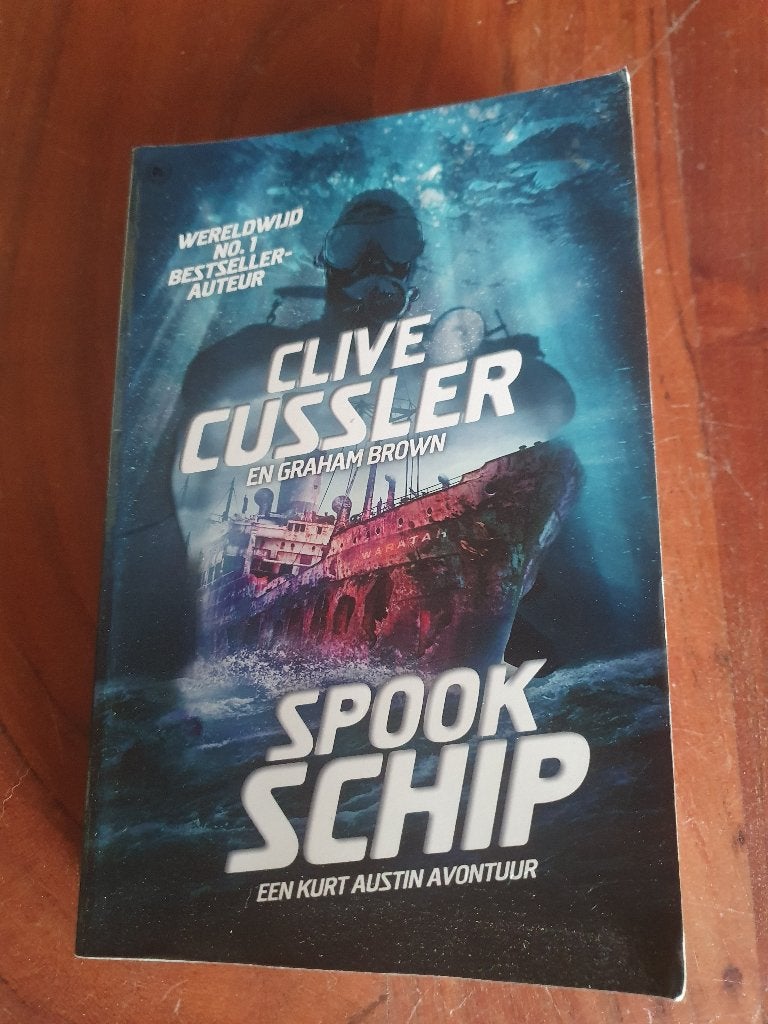 Clive Cussler & Graham Brown - Spookschip | Actiethriller, Ophalen of Verzenden, Zo goed als nieuw, Clive Cussler