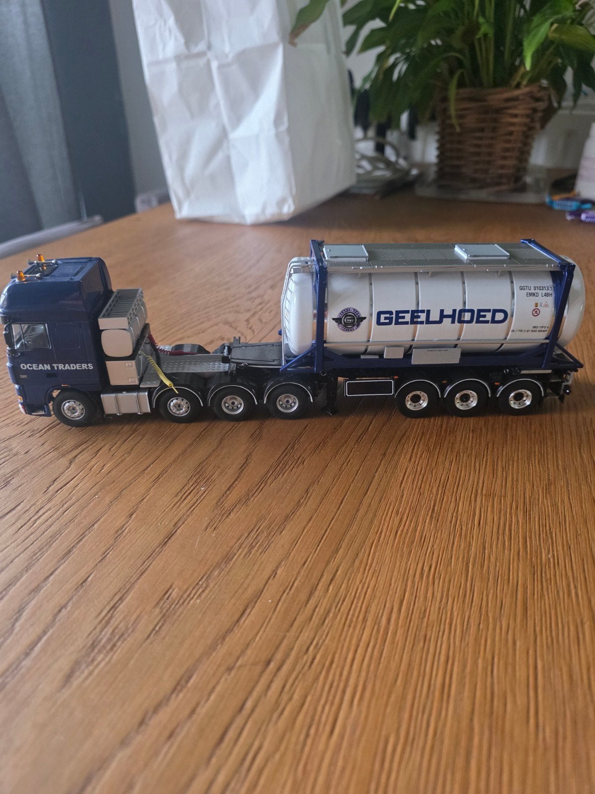DAF XF 'Ocean Traders' met Geelhoed tankoplegger, Hobby en Vrije tijd, Overige merken, 1:32 tot 1:50, Nieuw, Ophalen of Verzenden