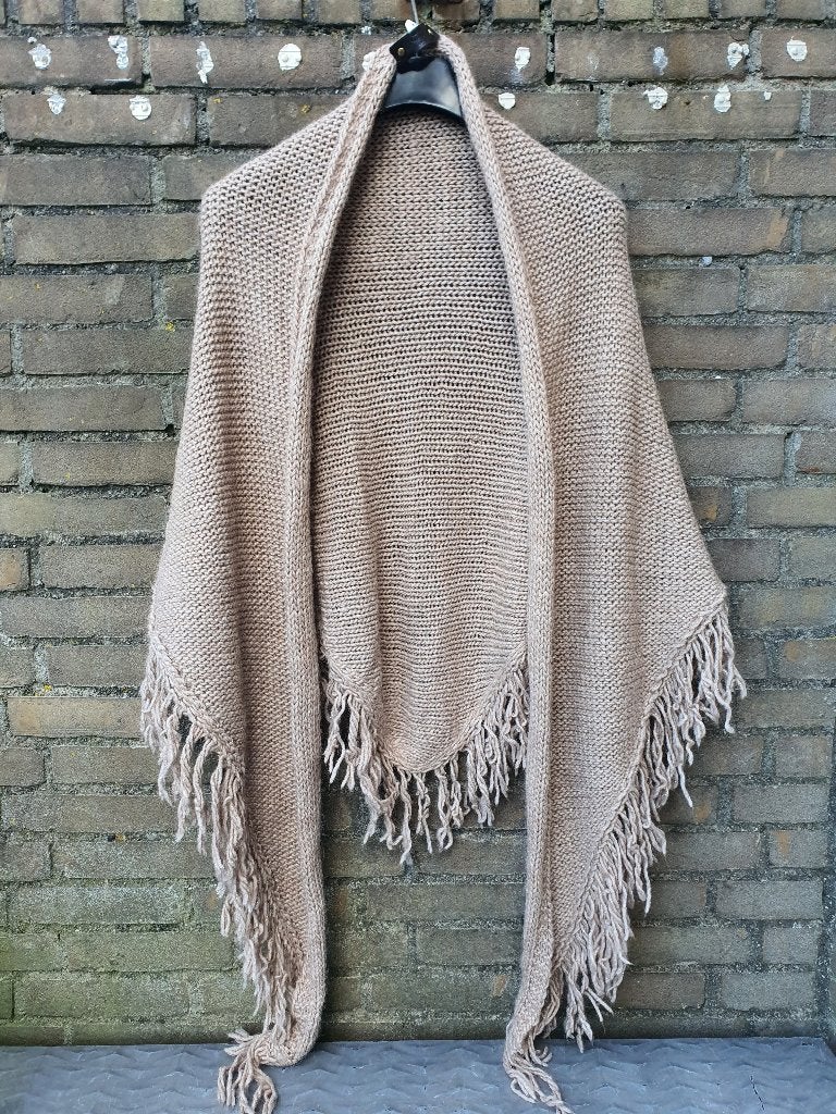 Knit Knit by Brigitte omslagdoek beige luxe, Ophalen of Verzenden, Zo goed als nieuw, Maat 46/48 (XL) of groter, Sjaal