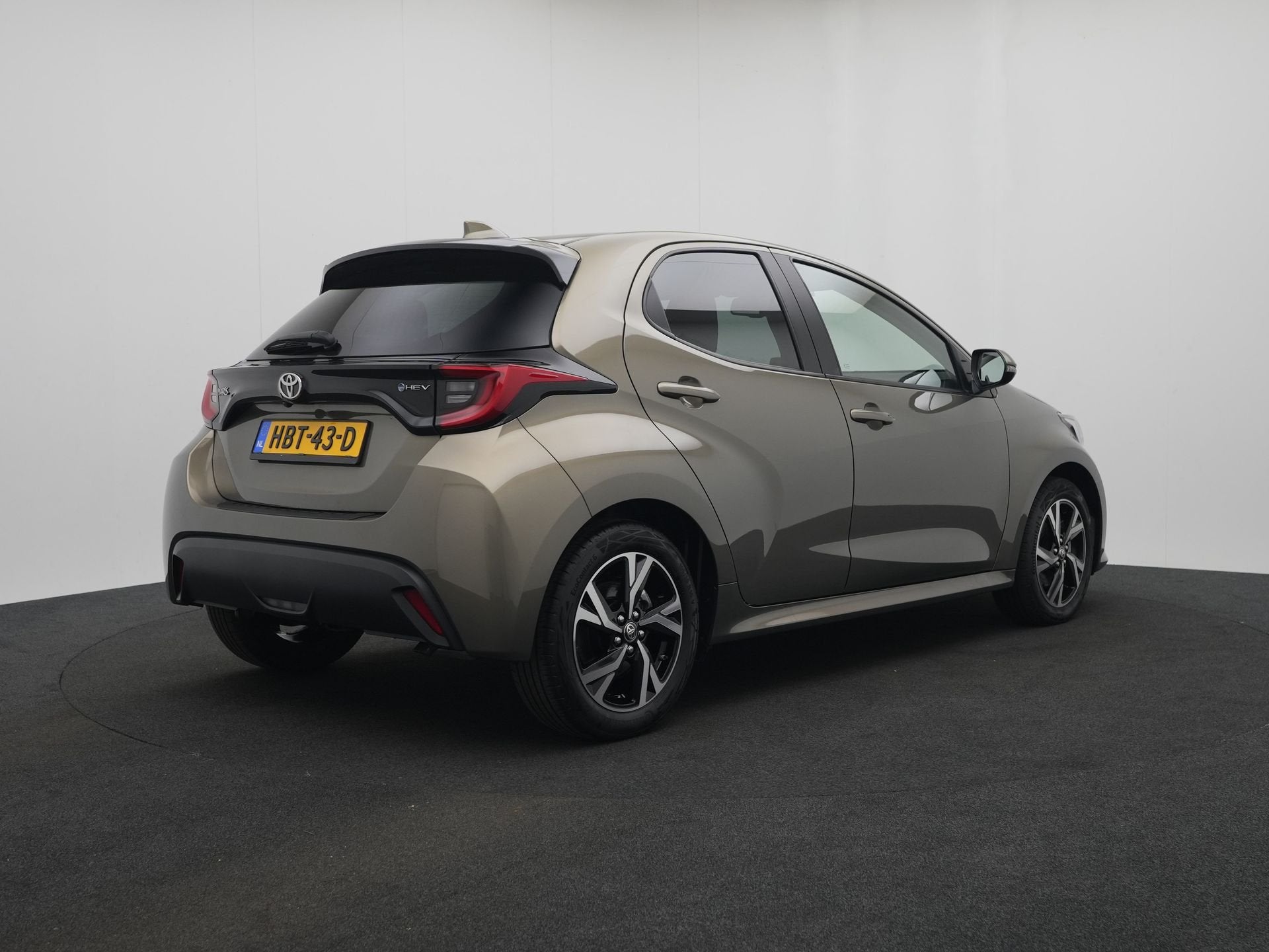 Toyota Yaris 1.5 Hybrid 115 First Edition | Stuur-Stoelverwa, Gebruikt, 1490 cc, Bedrijf, Hybride Elektrisch/Benzine