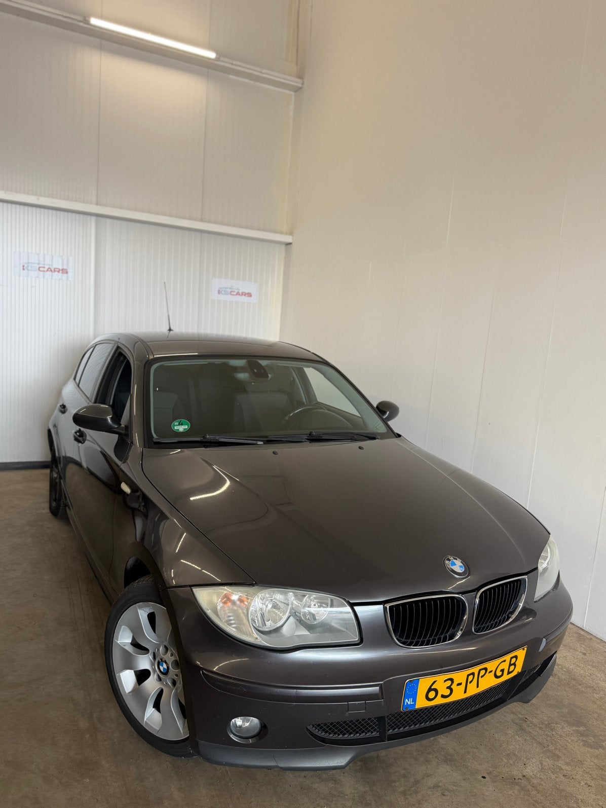 BMW 1-Serie 2.0 118D 2004 Grijs!, Auto's, BMW, 1-Serie, Achterwielaandrijving, 1995 cc, 4 cilinders