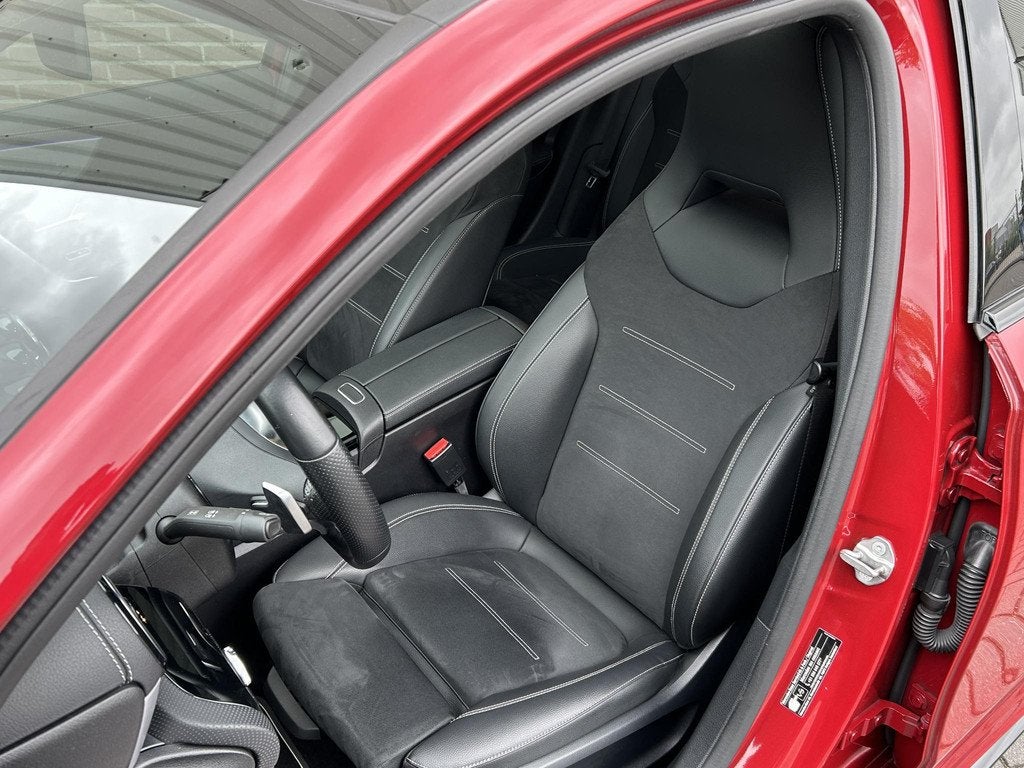 Mercedes-Benz A-klasse 180 AMG EDITION | Panoramadak | Memor, 136 pk, Gebruikt, 4 cilinders, Automatische klimaatregeling