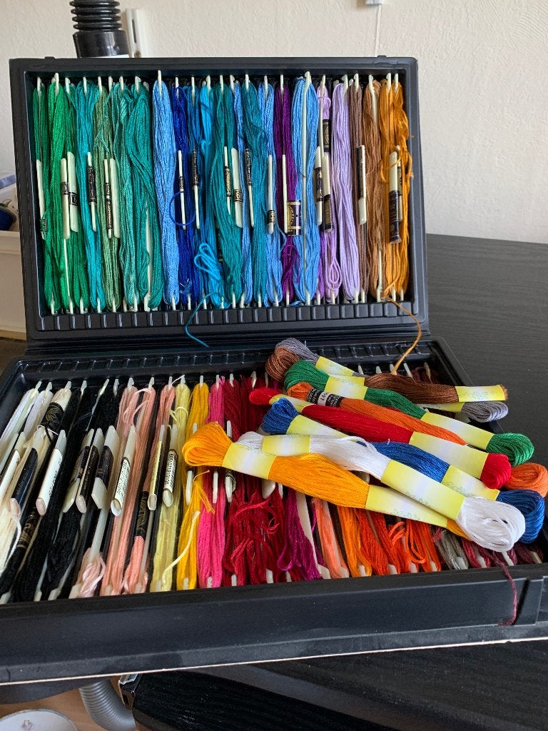 DMC Borduurzijde Collectie met Opbergdoos, Verzenden, Nieuw, Handborduren, Borduurgaren of Zijde