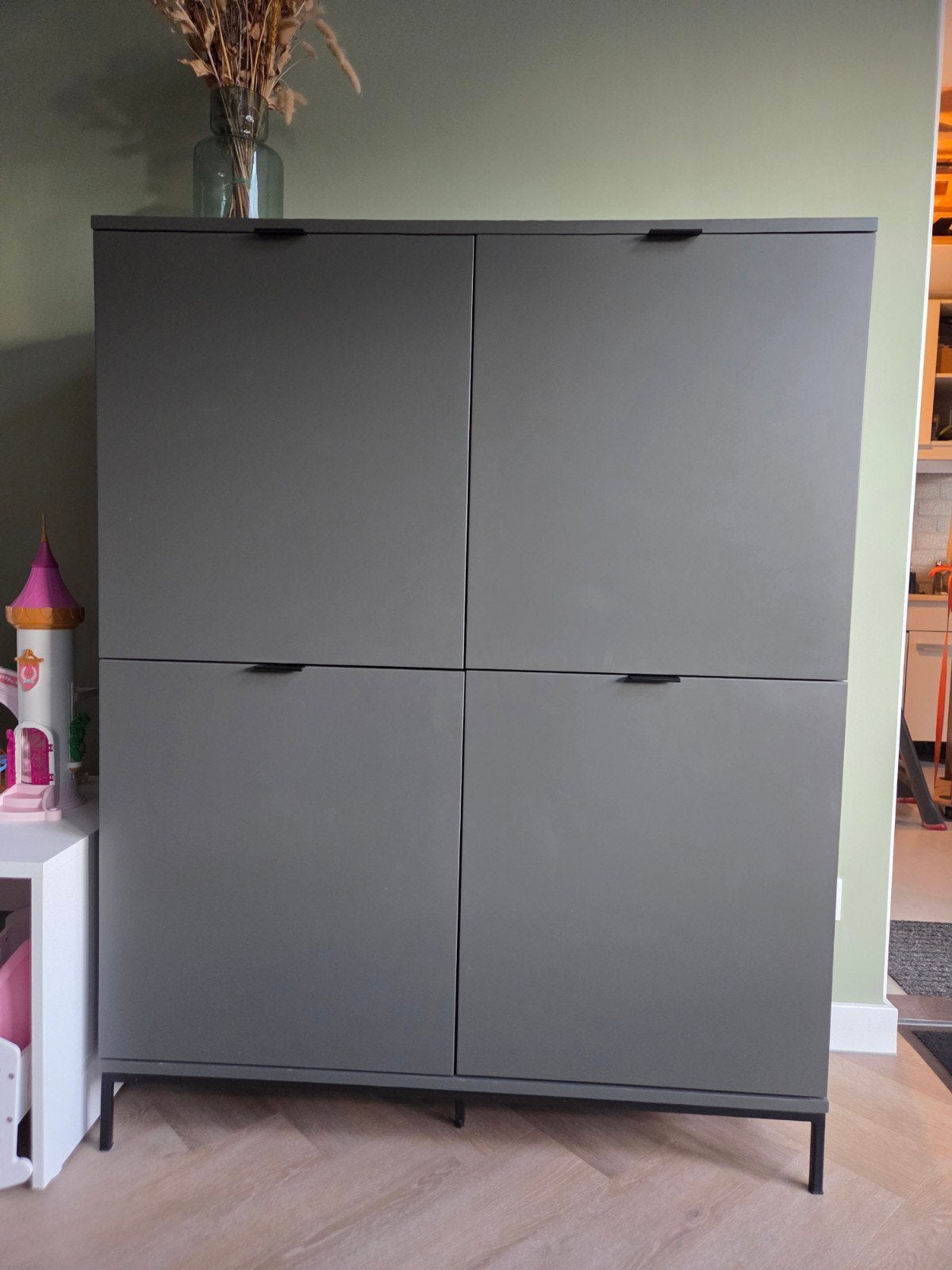 Grijze/groene kast van Pronto met 4 deuren 110x140x40, Ophalen, Overige materialen, 100 tot 150 cm, 100 tot 150 cm