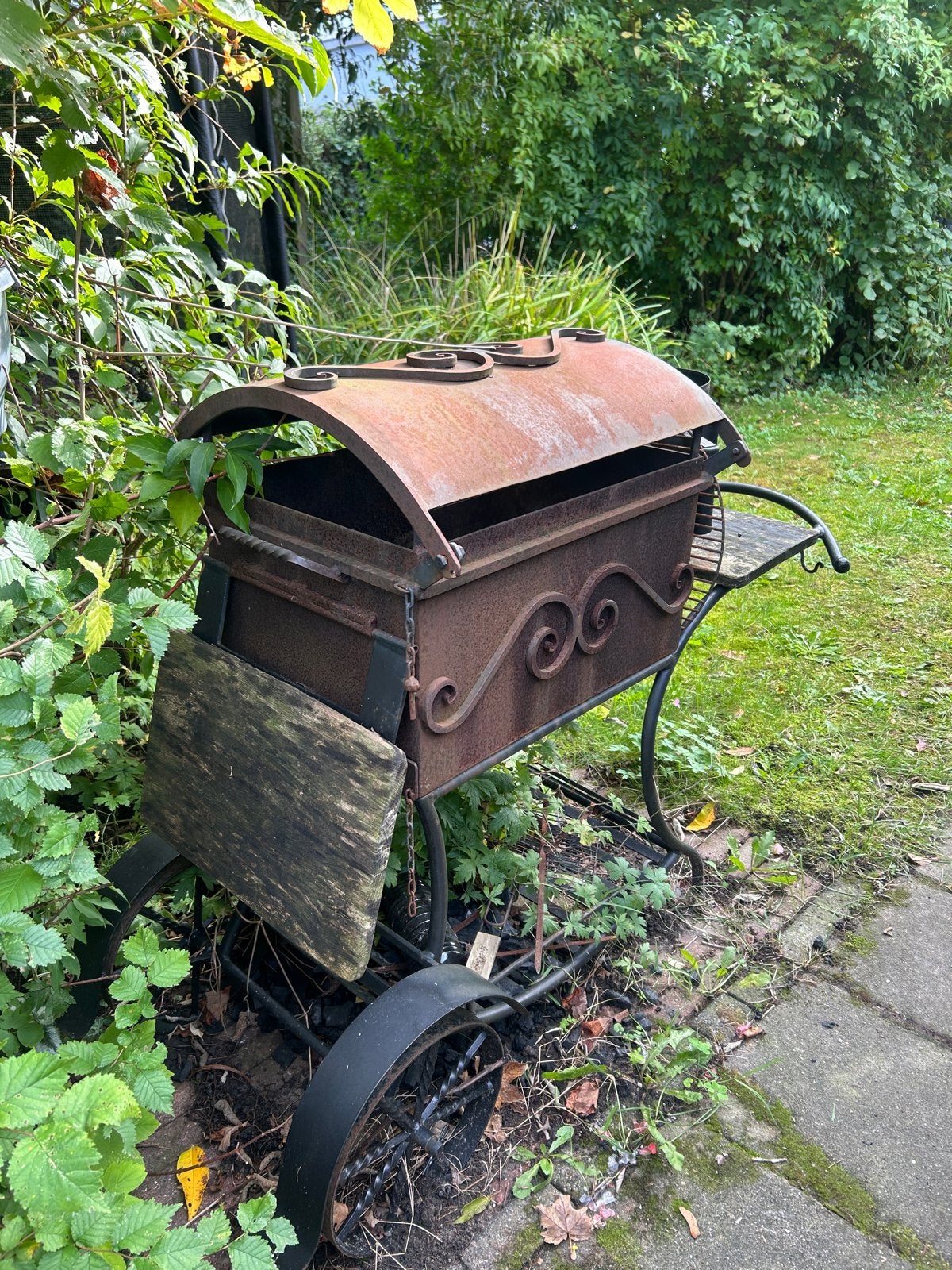 Robuuste stalen barbecue, Ophalen, Gebruikt, Met accessoires