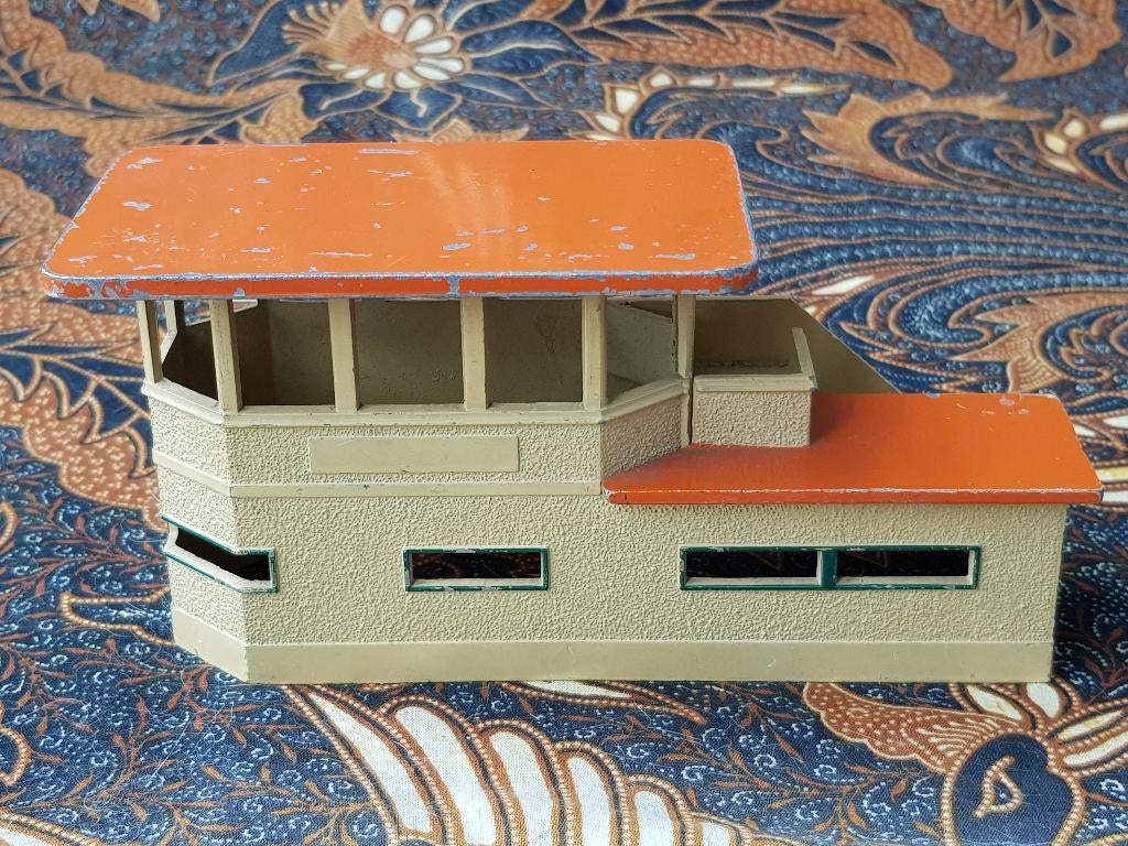 Oud trein seinhuis uit Engeland van Hornby Dublo 16,5 cm., Antiek en Kunst, Ophalen of Verzenden