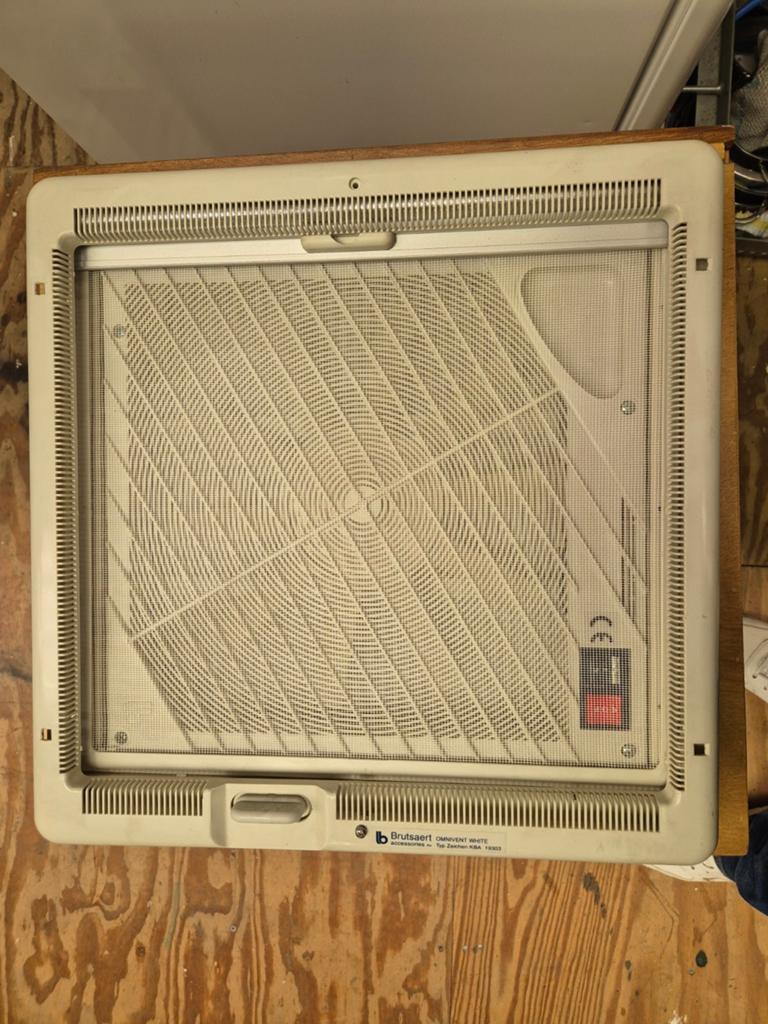 Camper / caravan ventilatierooster dakraam, Ophalen, Gebruikt, Vierkant, Kunststof