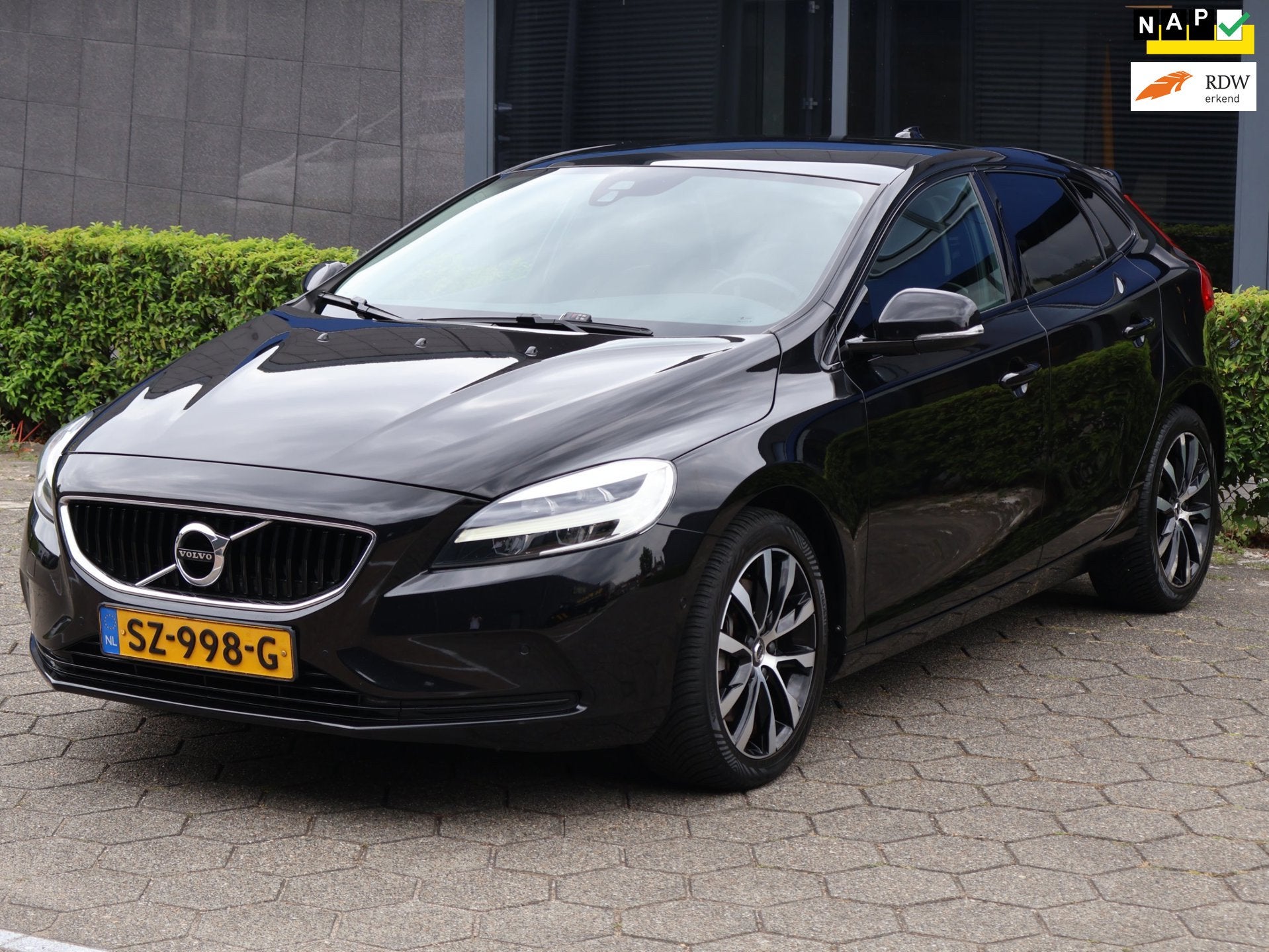 Volvo V40 1.5 T3 Dynamic Edition|Keyless|Autopark|Camera|NAP, Auto's, Volvo, Stof, 4 cilinders, 700 kg, Zwart