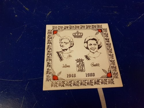 tegel beatrix 1980 en juliana, Ophalen of Verzenden, 'T Olde Gre-j, Info@toldegrej.nl, Endepoelstraat 20f Didam