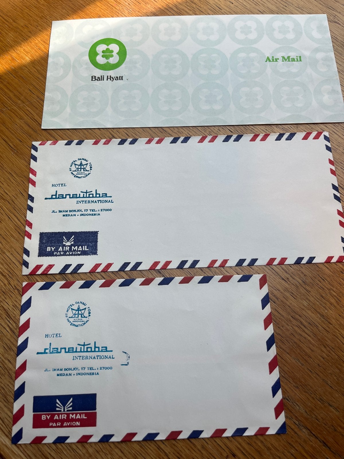Vintage Luchtpost Enveloppen - Bali Hyatt & Hotel Danau Toba, Ophalen of Verzenden, Envelop