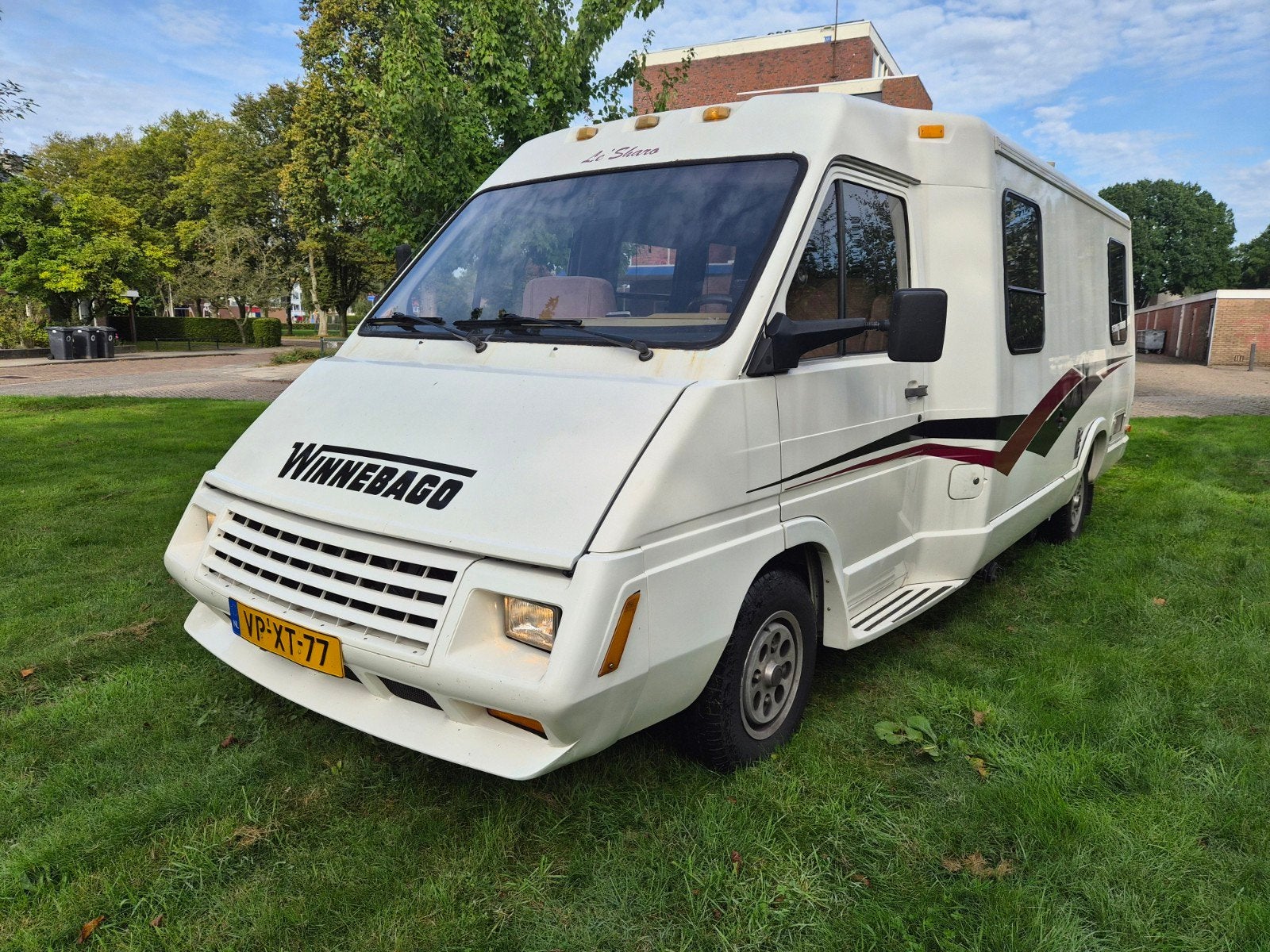 BENZINE AUTOMAAT WINNEBAGO LE SHARO 2X AIRCO, Caravans en Kamperen, Chemisch toilet, Buscamper of Camperbus, Tot en met 2, Bedrijf