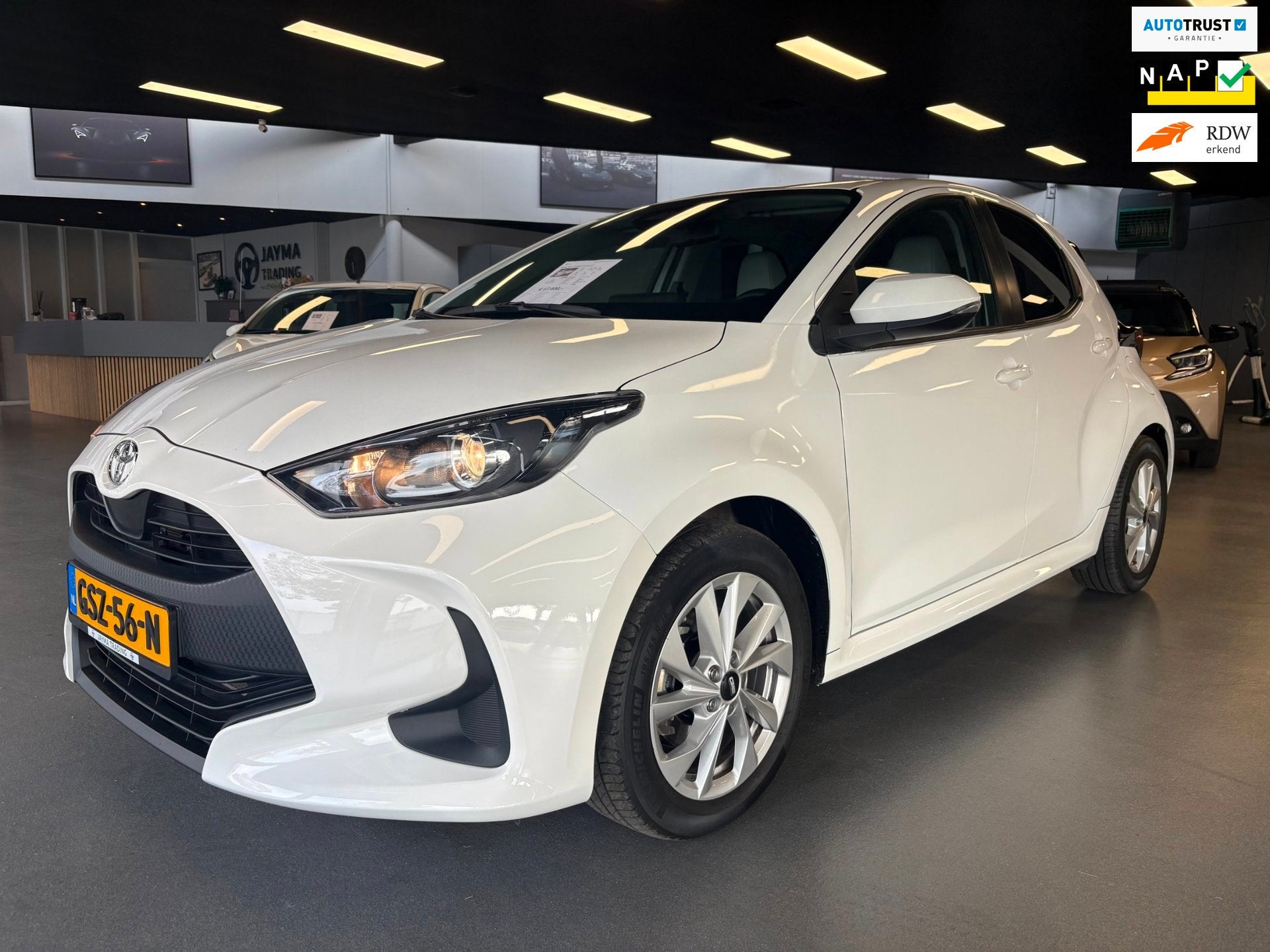 Toyota Yaris 1.5 Hybrid 115 Comfort, Auto's, Dealer onderhouden, 450 kg, Gebruikt, Euro 6