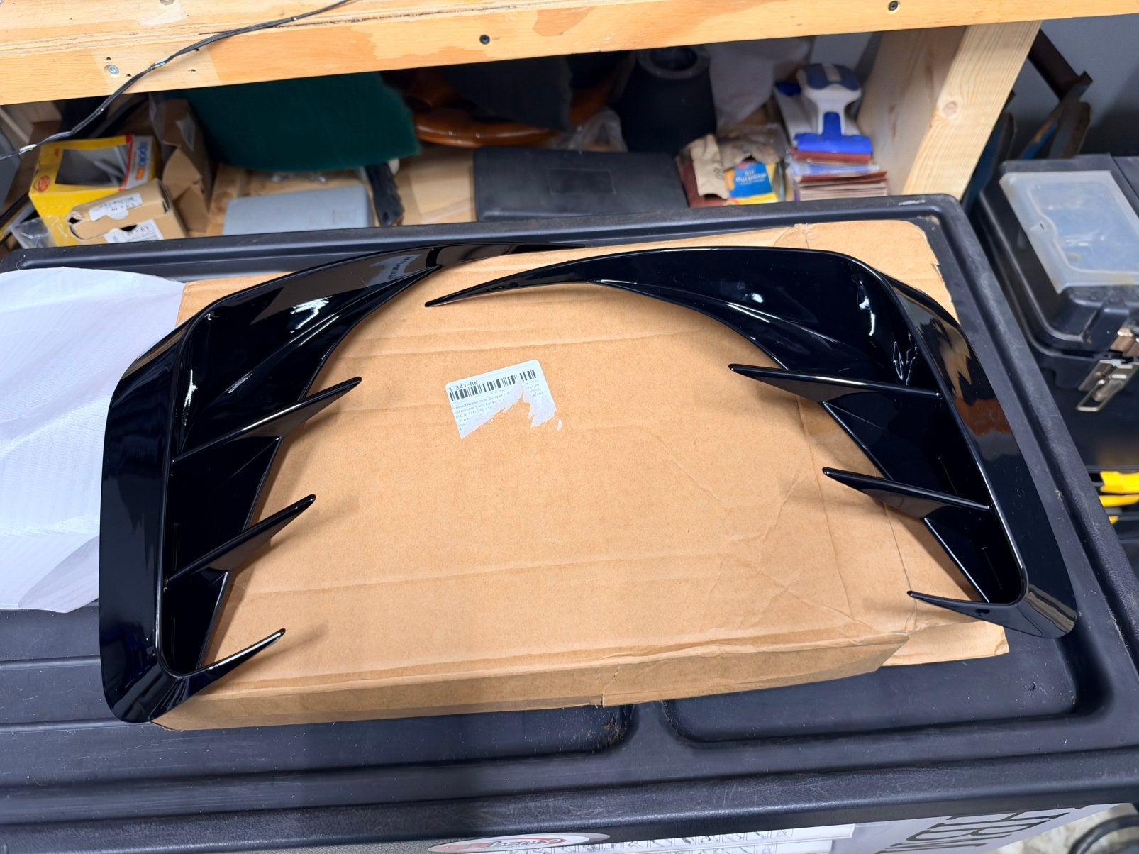 Bmw g20 nieuwe set canards voor achter glossy black, Auto diversen, Ophalen of Verzenden