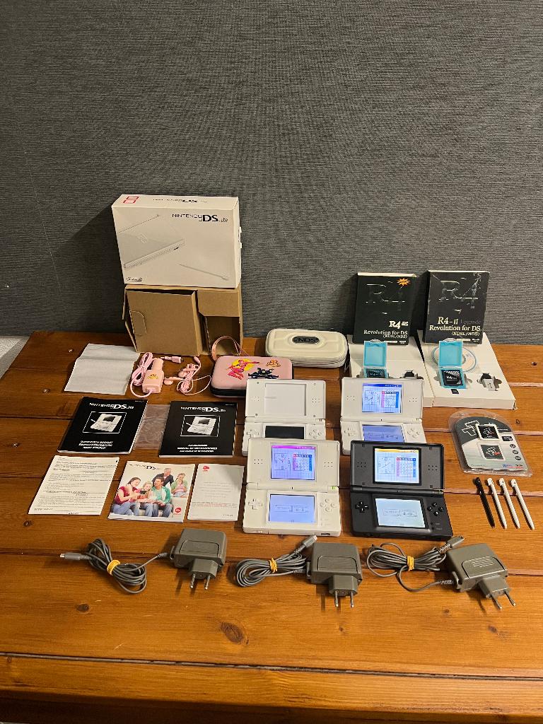 Verzameling Nintendo DS LITE + 2x Revolution en DSTT ., Spelcomputers en Games, Spelcomputers | Nintendo DS, Ophalen of Verzenden