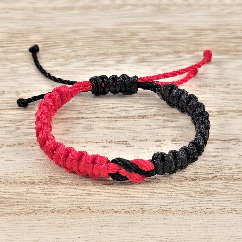 Handgemaakt Infinity Macramé Armband Zwart/Rood Dames Heren, Overige materialen, Birgitta-Gracht 33, 6465 EL Kerkrade, Nederland