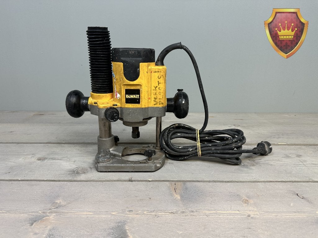 DeWalt DW620 900WATT Bovenfrees - afgeprijsd, Gebruikt, Ophalen of Verzenden, Bovenfrees, Dewalt