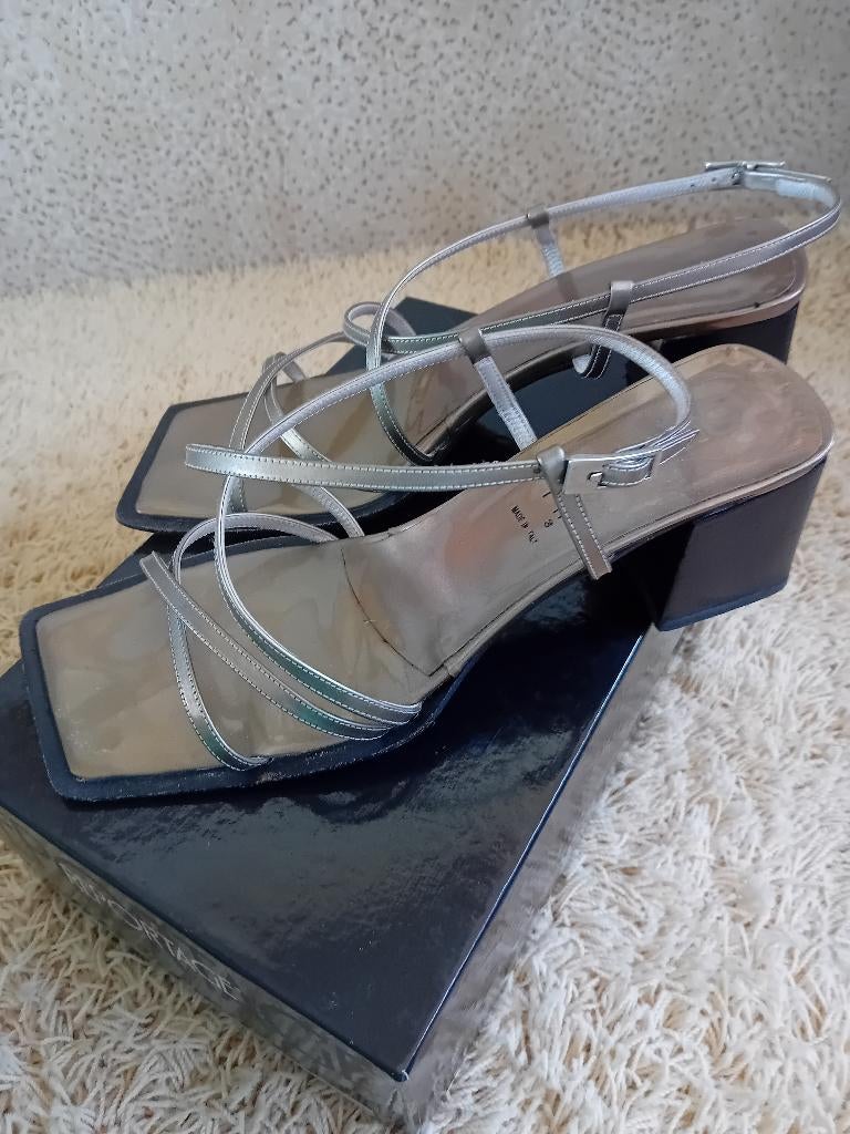 Reportage grijs metallic lakleder sandalen met blokhak mt 38, Kleding | Dames, Schoenen, Verzenden, Sandalen of Muiltjes, Grijs