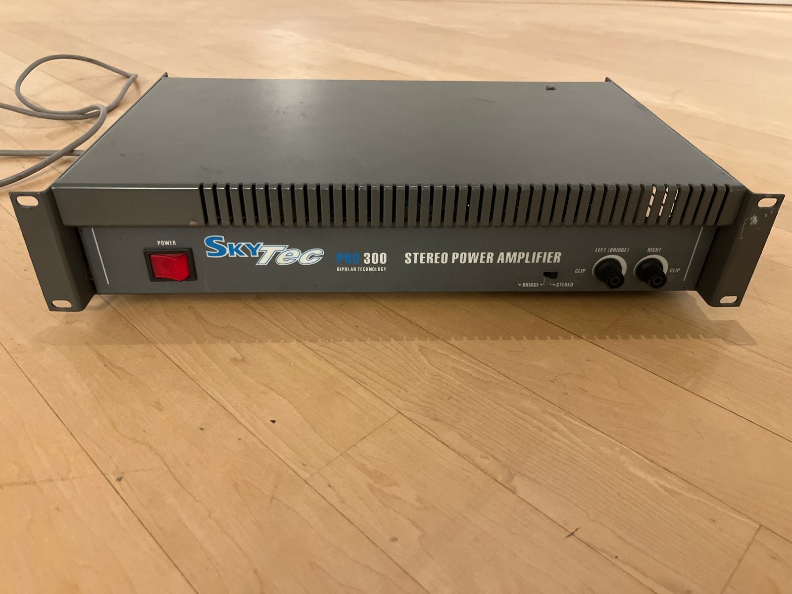 SkyTec Sky-300 Stereo Eindversterker, Gebruikt, 60 tot 120 watt, Stereo, Ophalen