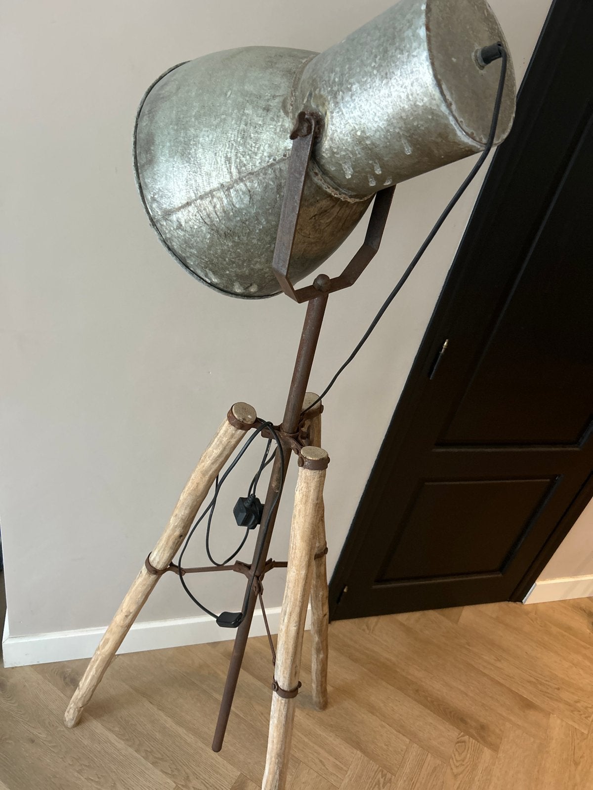 Industriële Vloerlamp met Houten Statief, Ophalen of Verzenden