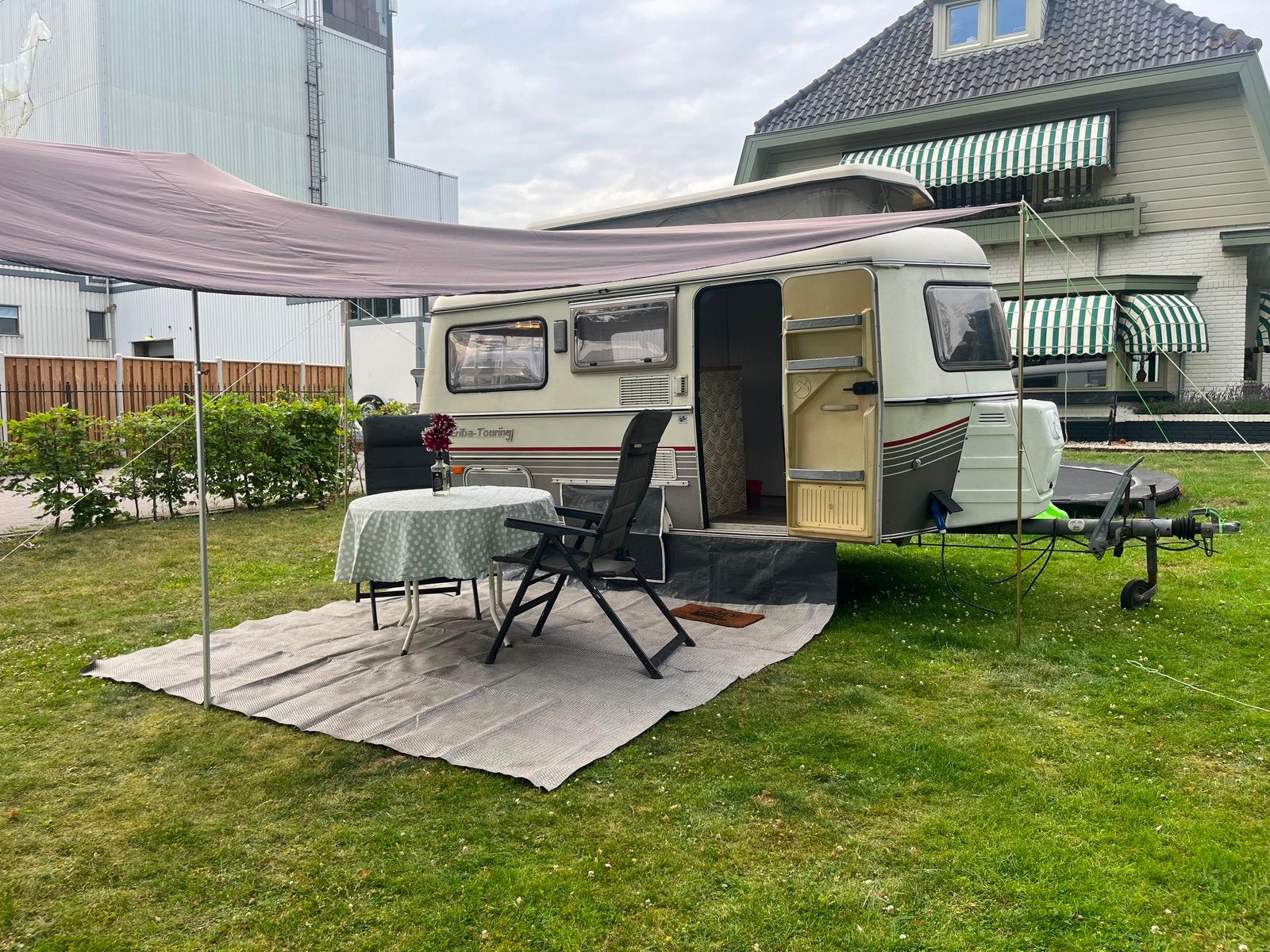 Eriba caravan uit 1997 met nieuw interieur en luifel, Particulier, Voortentlamp, Eriba