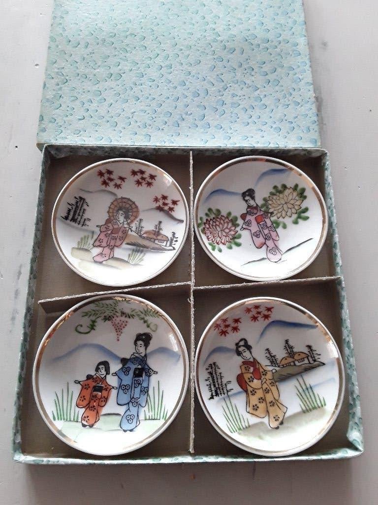 petitfourschaaltjes. petitfour schaaltjes. Japans porselein, Antiek en Kunst, Ophalen of Verzenden