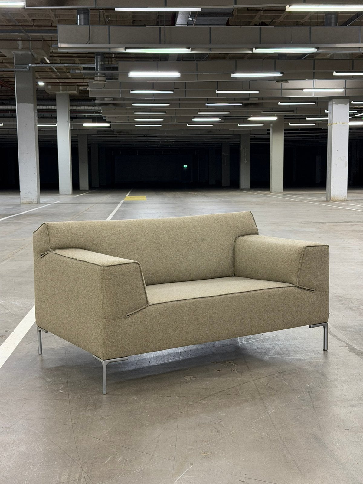 Design on Stock Bloq | 3-zits + Love Seat I NIEUWSTAAT, Huis en Inrichting, Banken | Bankstellen, Overige materialen, Driepersoons