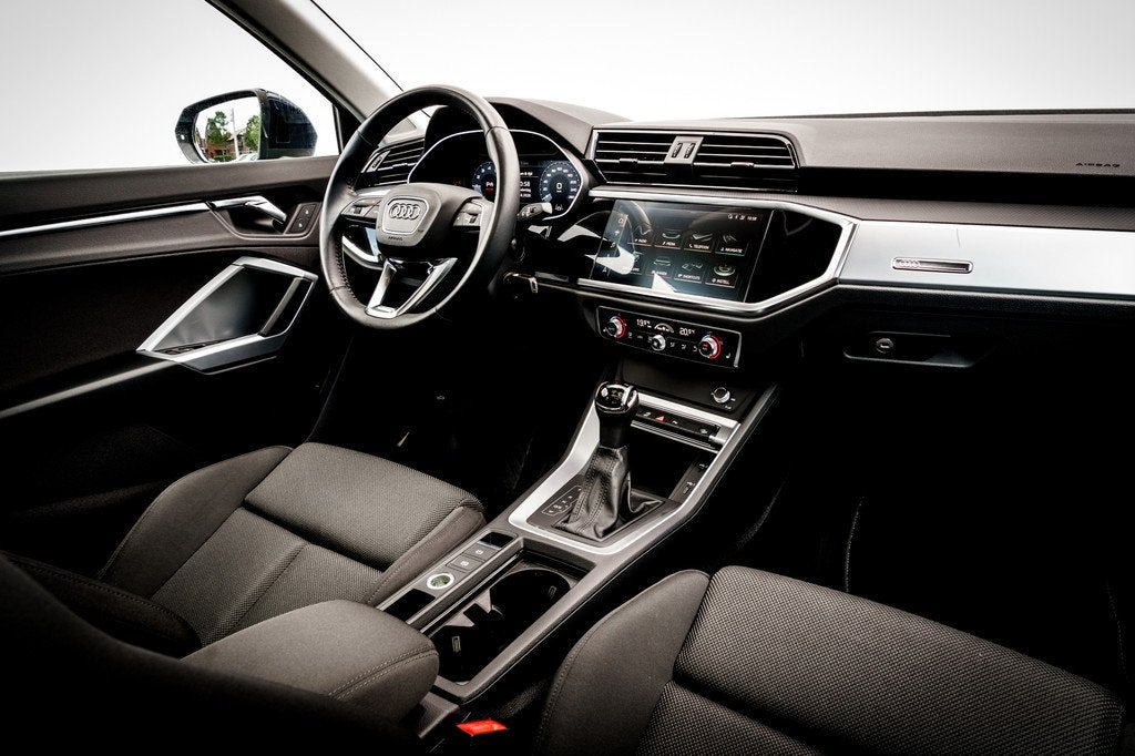 Audi Q3 35 TFSI Pro Line Aut. | Panoramadak | Trekhaak | LED, Stof, Euro 6, 4 cilinders, Blauw