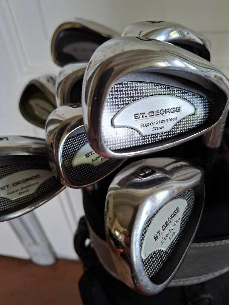 St George compleet: ijzers, driver, houten 3&5, putter & tas, Ophalen of Verzenden, Gebruikt, Set