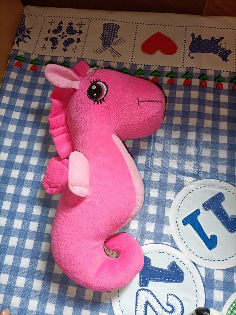 Roze zeepaard knuffel Dinotoys 31 cm groot, Ophalen of Verzenden, Zo goed als nieuw