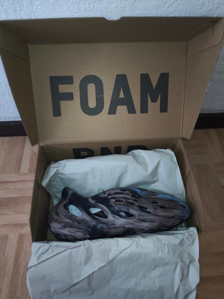Yeezy Foam RNR 'Mx Cinder' EU44,5 & 46, Kleding | Heren, Schoenen, Overige kleuren, Nieuw, Ophalen of Verzenden, Sneakers of Gympen